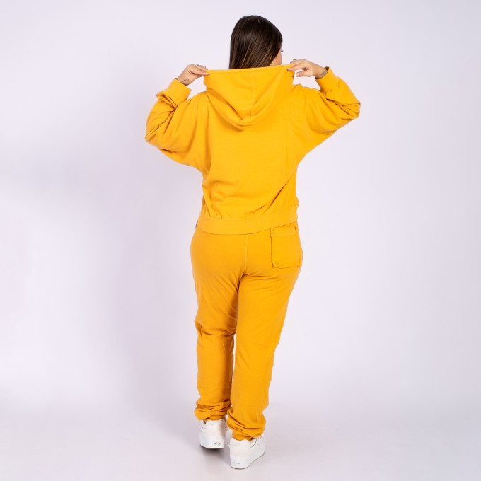 Conjunto Com Capuz E Calça Jogger Mostarda