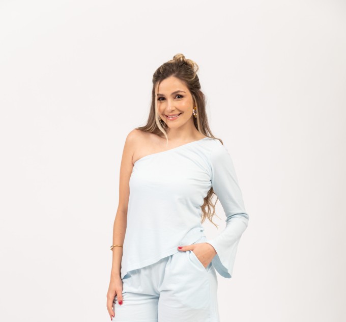 Blusa Ombro Único Com Manga Longa Azul Claro