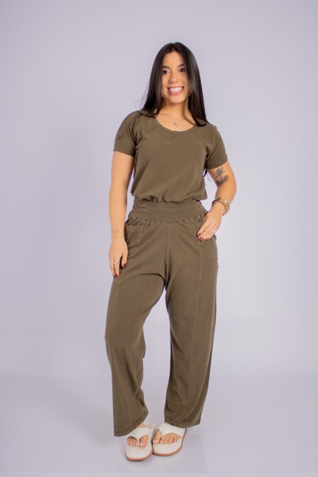 Conjunto Blusa Com Recortes E Calça Reta Com Bolsos Verde Musgo