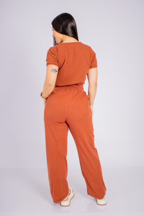 Conjunto Blusa Com Recortes E Calça Reta Com Bolsos Marrom