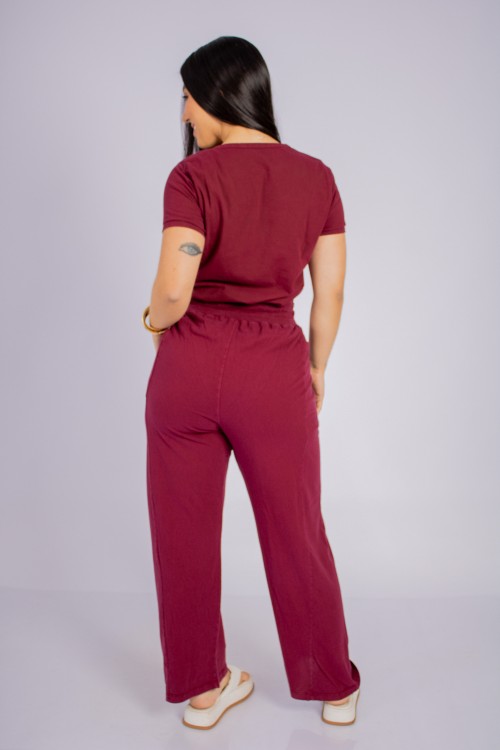 Conjunto Blusa Com Recortes E Calça Reta Com Bolsos Vinho
